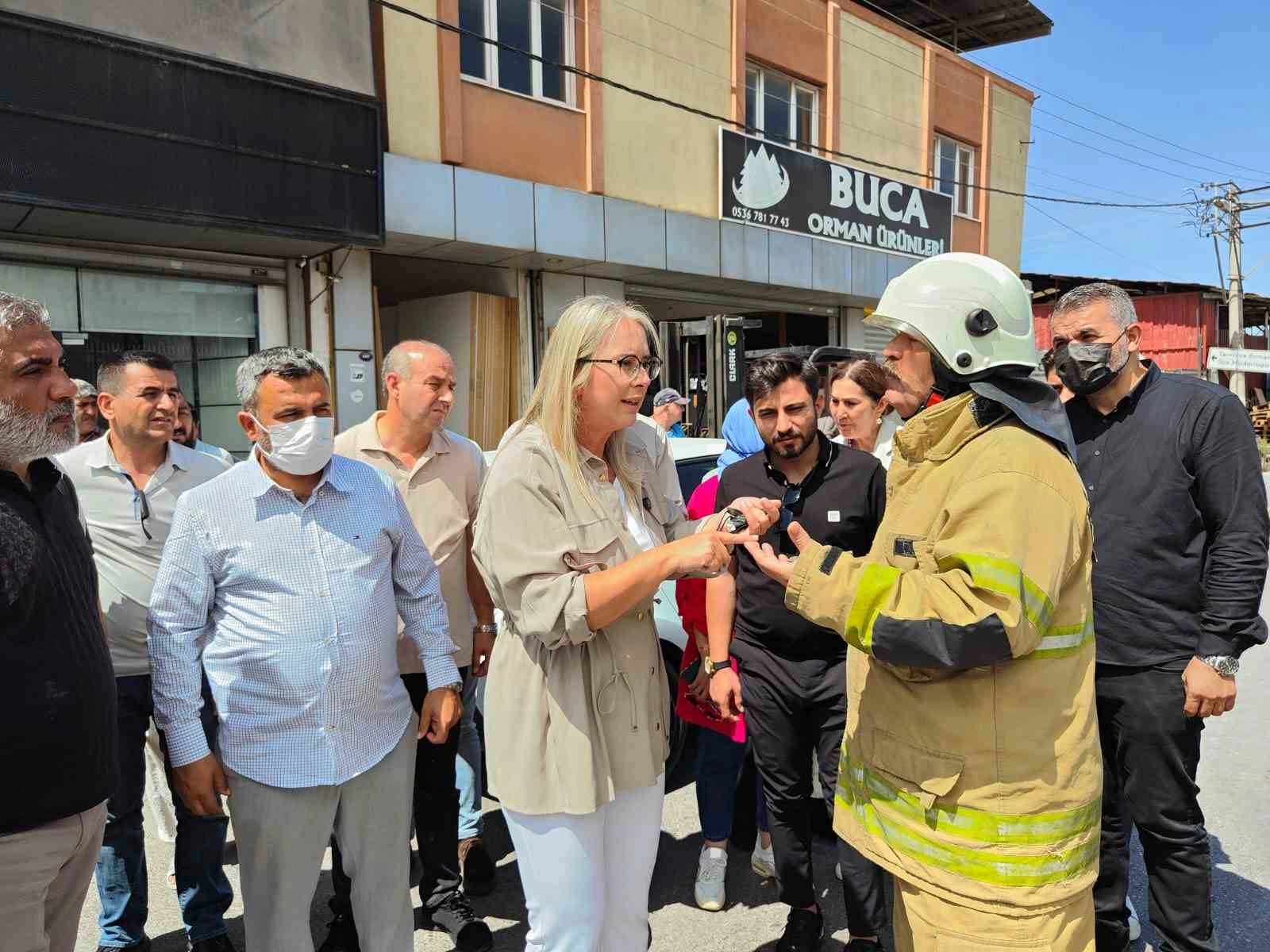 Buca’da Yol Kenarı Çöpleri Yandı, AK Parti İzmir Milletvekili Ceyda Bölünmez Çankırı Bölgeye Gitti
